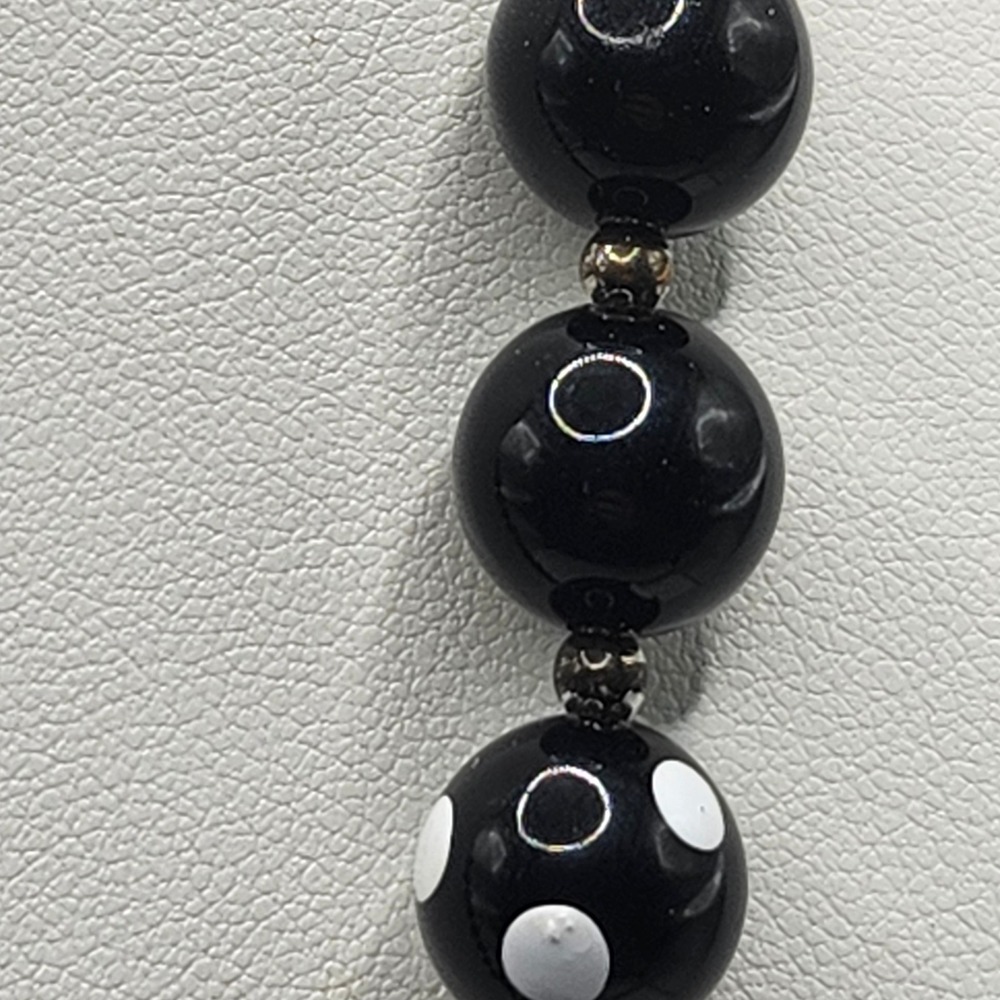 Vintage Black and White Polka Dot Beaded Necklace Gold Tone Spring Ring Clasp - Picture 5 of 8